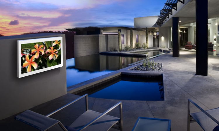 Séura Lights Up Las Vegas with Introduction of Innovative Outdoor TVs at 2015 HD Expo